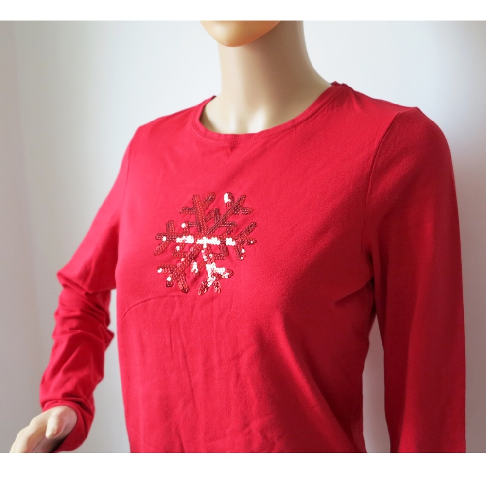 ❤️$3/18 Liz Claiborne Red Top Sequin Snowflake
